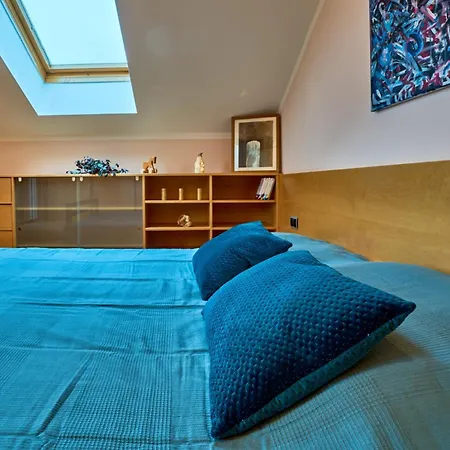 Grosse Exklusive Mit Balkon Und Fantastischer Aussicht Auf Bergwelt Inkl Privatem Parkplatz Mit E-ladestation Apartment *