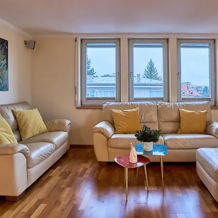 Apartmán Grosse Exklusive Mit Balkon Und Fantastischer Aussicht Auf Bergwelt Inkl Privatem Parkplatz Mit E-ladestation *