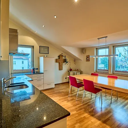 Grosse Exklusive Mit Balkon Und Fantastischer Aussicht Auf Bergwelt Inkl Privatem Parkplatz Mit E-ladestation Innsbruck