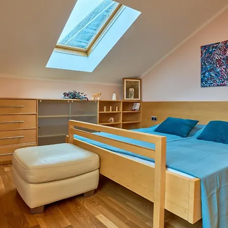 Grosse Exklusive Mit Balkon Und Fantastischer Aussicht Auf Bergwelt Inkl Privatem Parkplatz Mit E-ladestation *